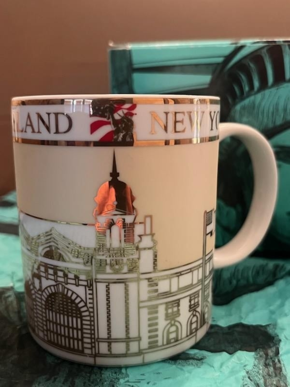 🗽New York City🗽 Landmark Gold Accents  Porcelain Mug✨️Brand NIB✨️
